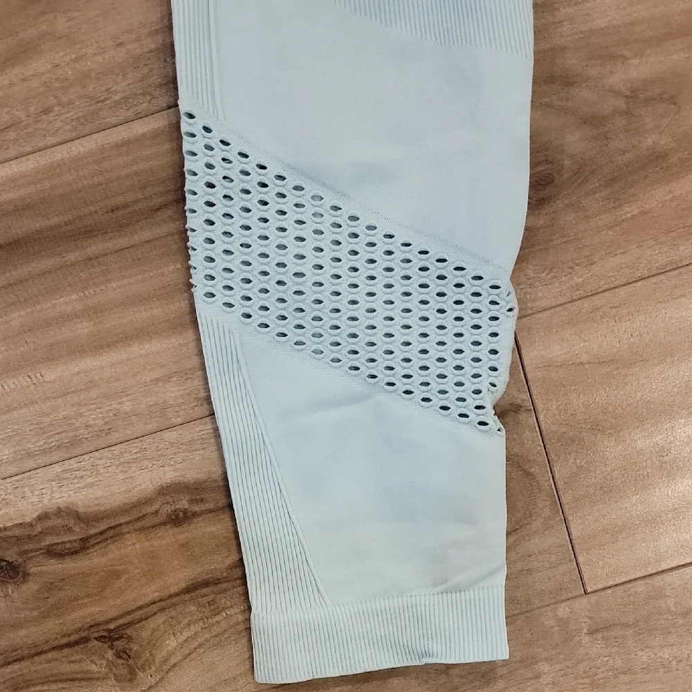 ❄️3/$30 LA SENZA Turquoise Blue Lasercut Athletic Leggings - Picture 2 of 6